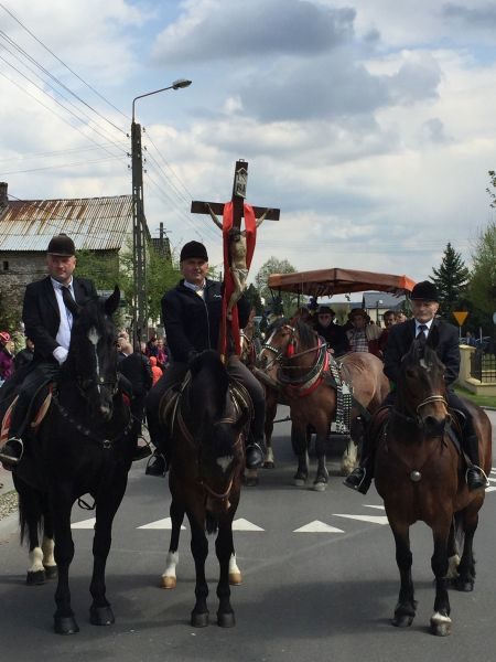 WielkanocnaprocesjakonnawBienkowicach17042017fotJulitaCwikla32