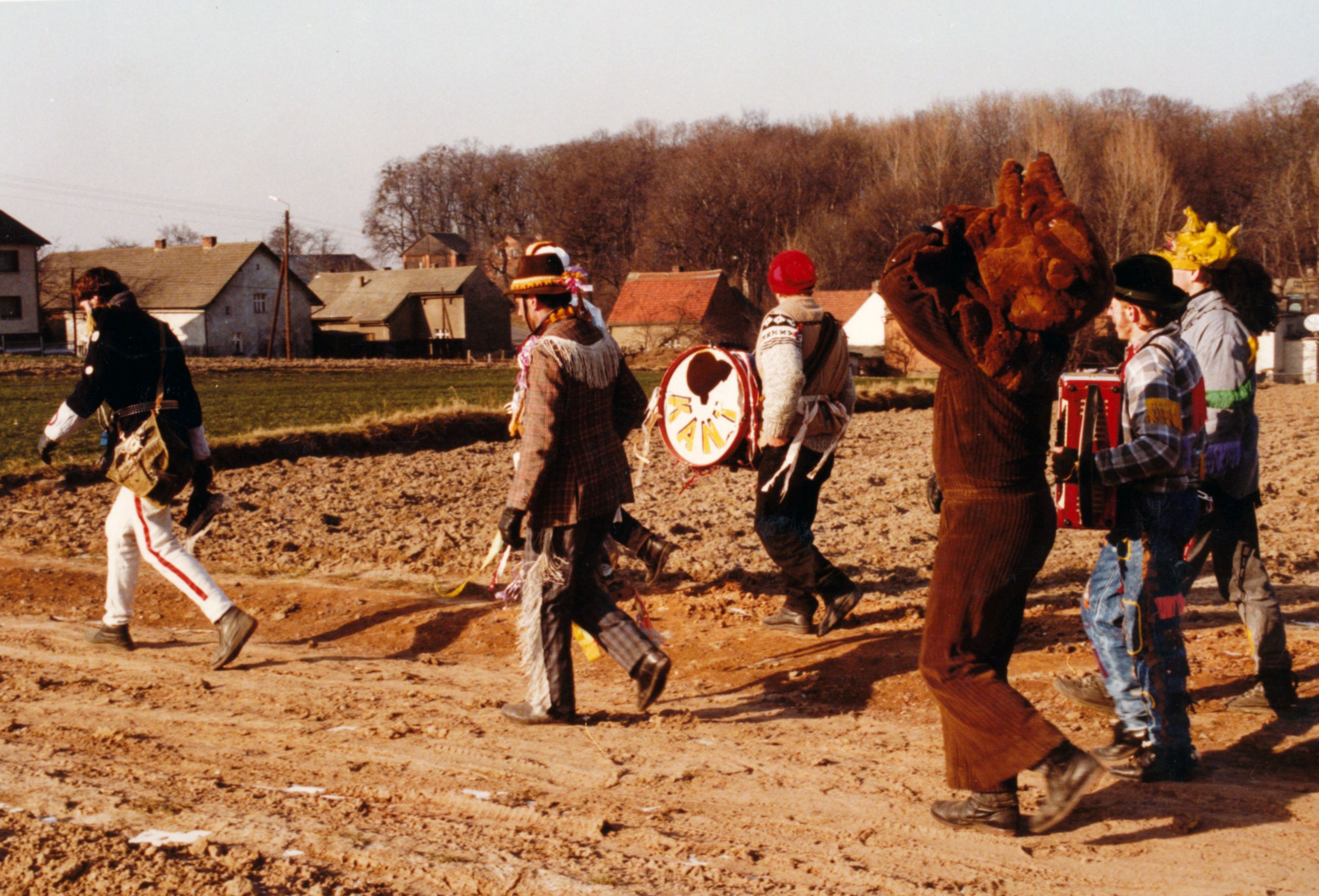 Read more about the article Wodzenie niedźwiedzia / Sławików