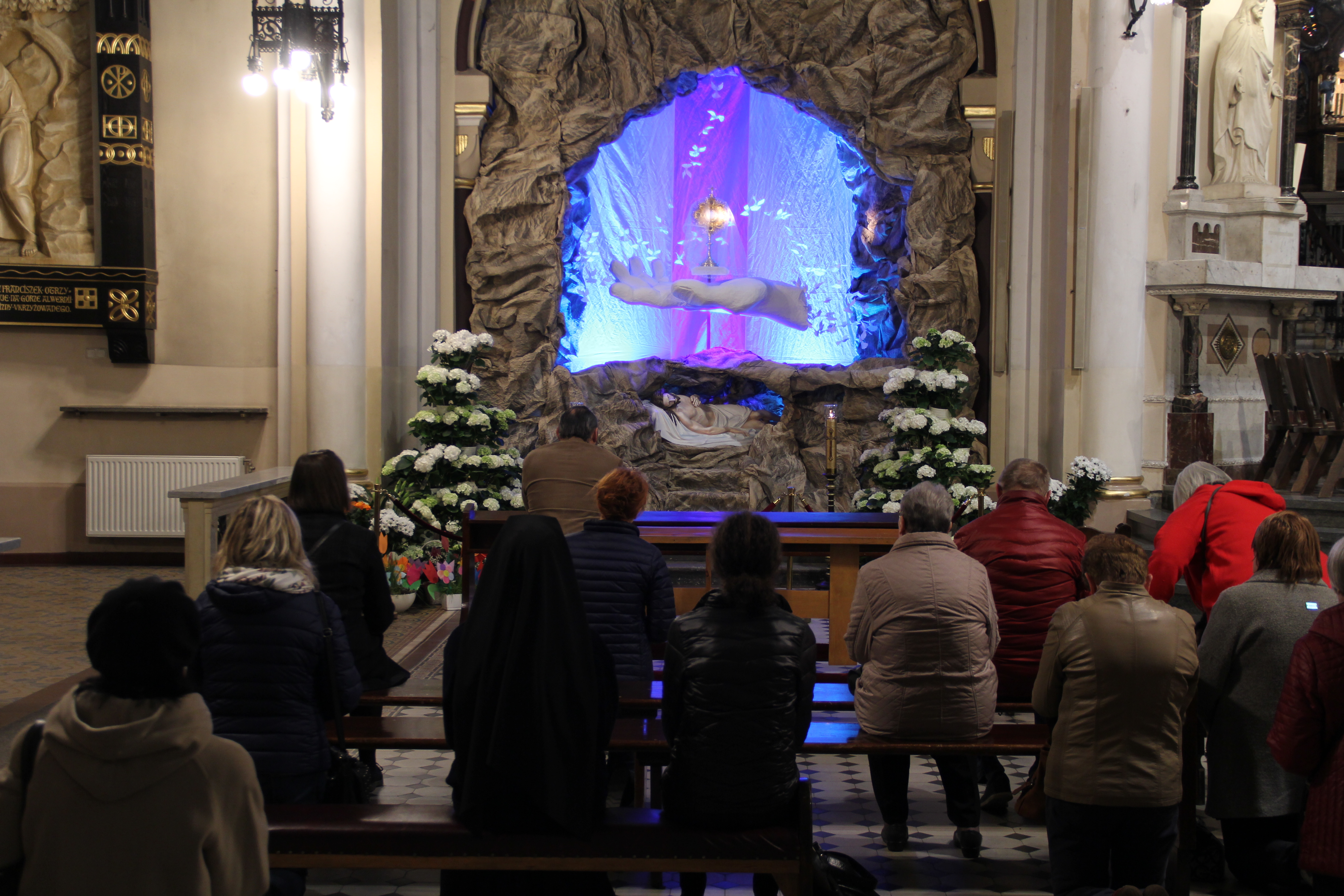 Read more about the article Straże grobowe / Katowice – Bazylika św. Ludwika Króla i Wniebowzięcia Najświętszej Maryi Panny